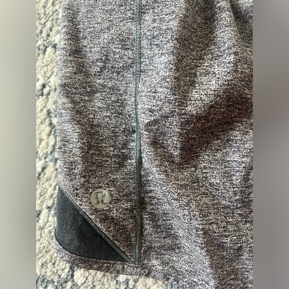 Lululemon Gray Size 8 Women’s Shorts - Picture 3 of 6